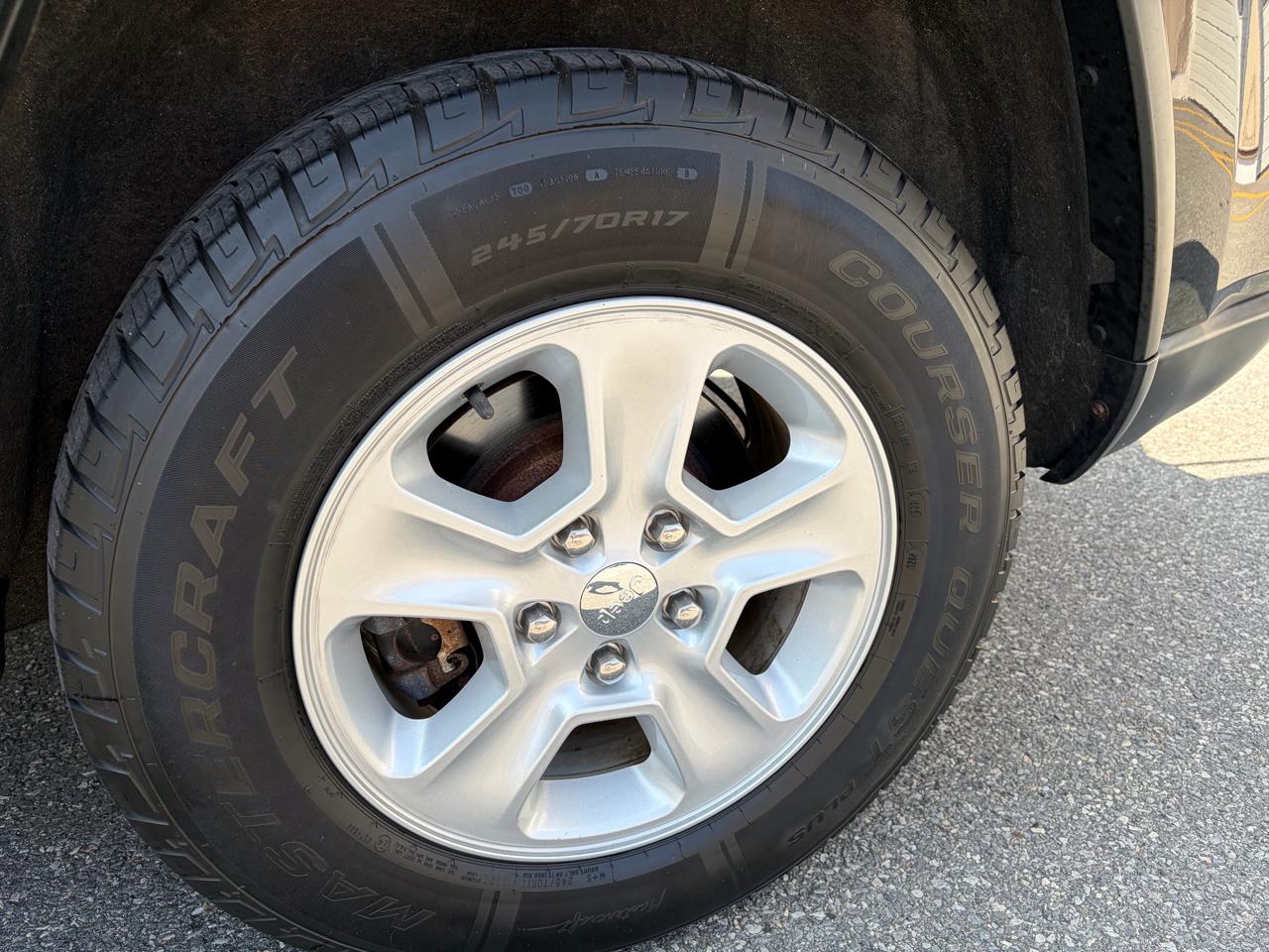 Jeep Grand Cherokee Laredo 4WD 2015