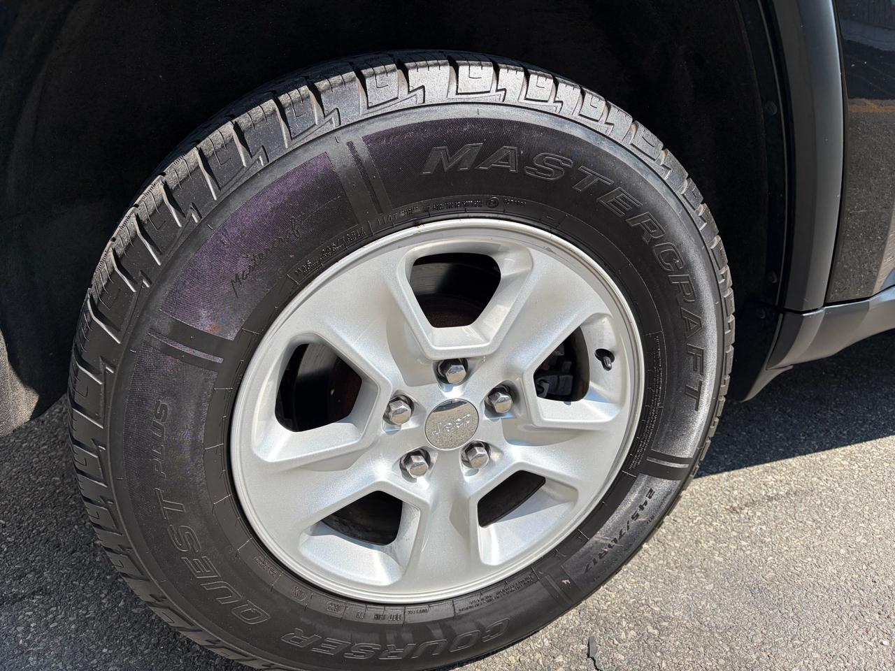 Jeep Grand Cherokee Laredo 4WD 2015