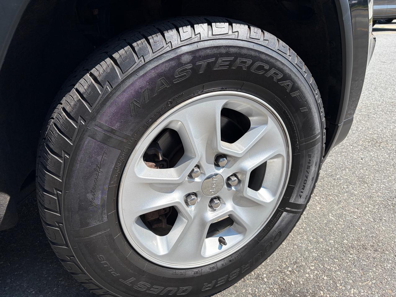 Jeep Grand Cherokee Laredo 4WD 2015
