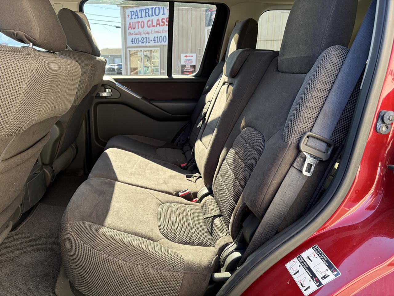2012 Nissan Pathfinder LE - Photo 8