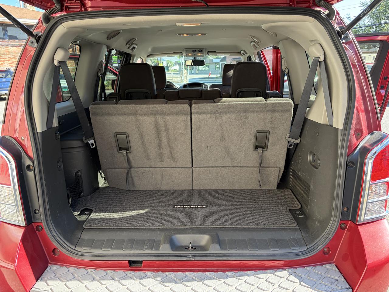 2012 Nissan Pathfinder LE - Photo 11