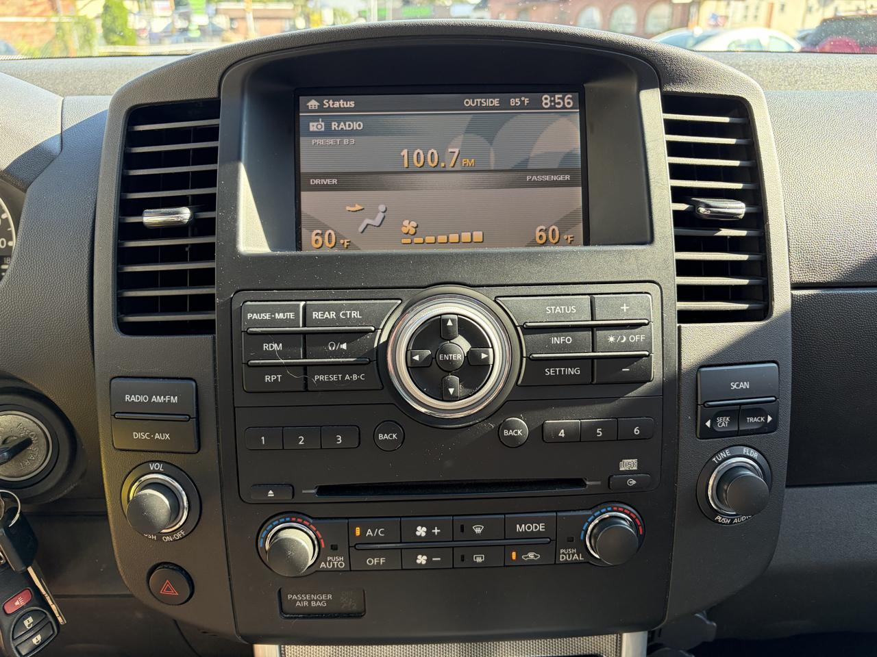 2012 Nissan Pathfinder LE - Photo 16