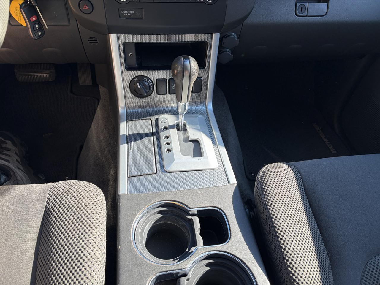 2012 Nissan Pathfinder LE - Photo 18