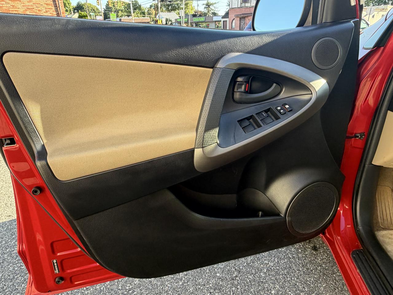 Toyota RAV4 Base I4 4WD 2010