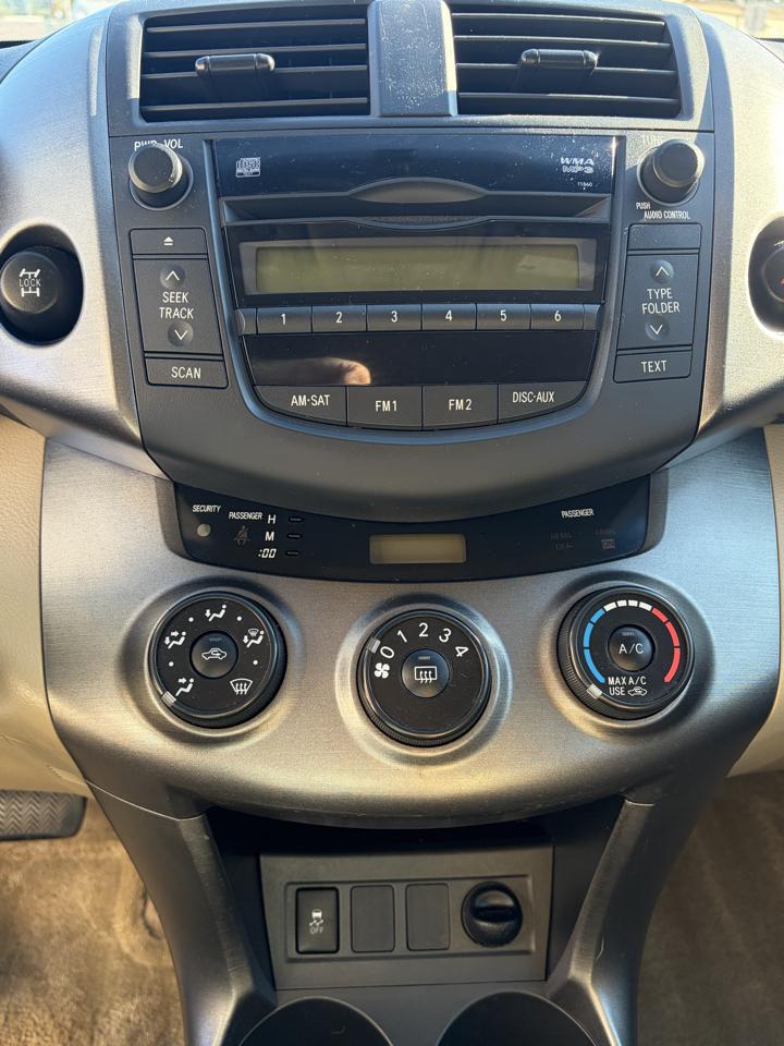 Toyota RAV4 Base I4 4WD 2010