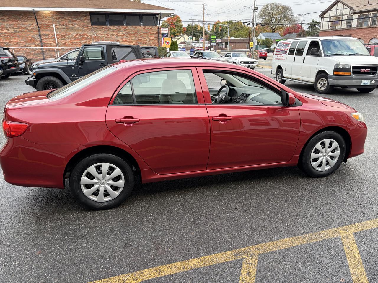 Toyota Corolla LE 4-Speed AT 2010