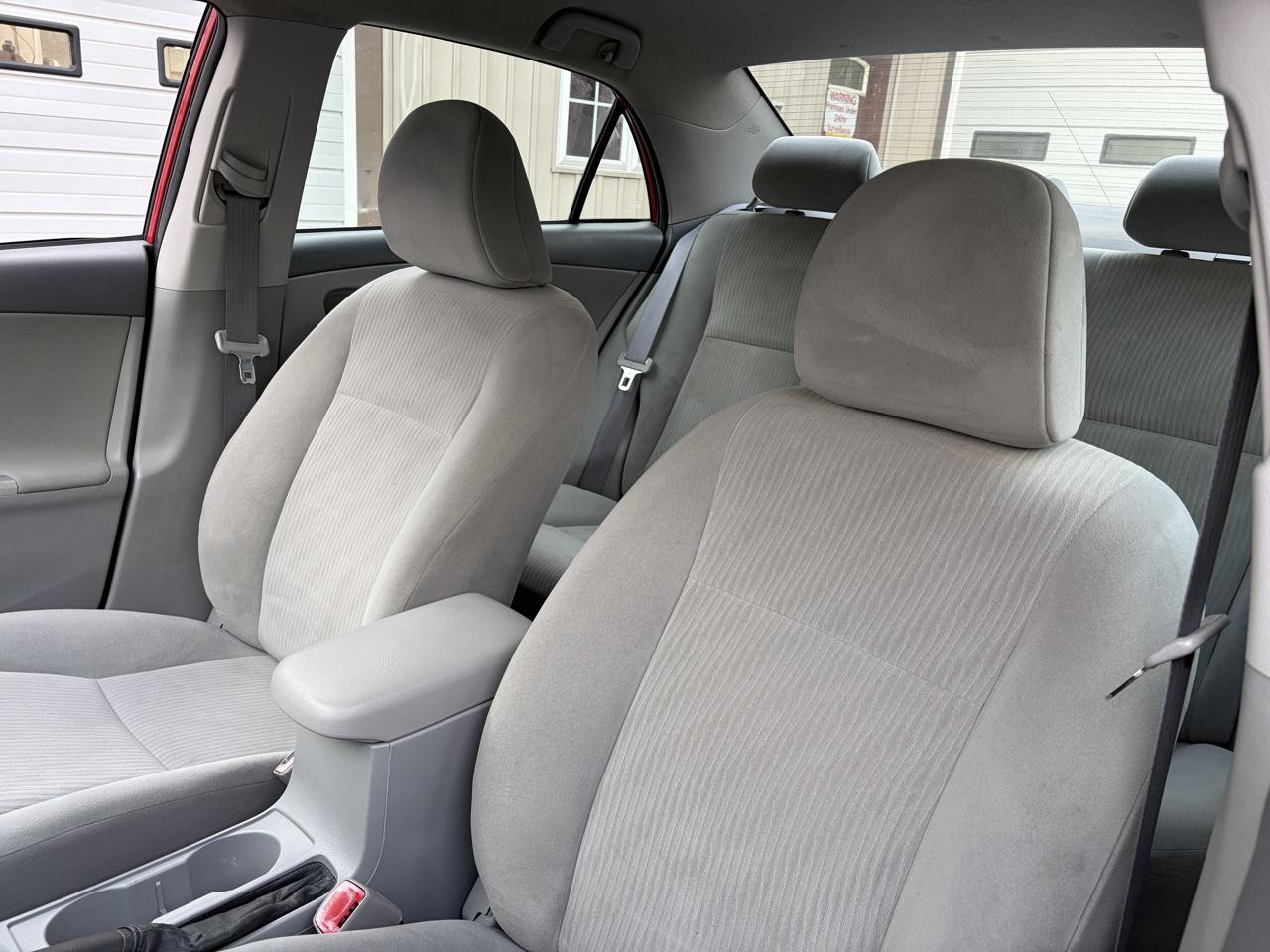 Toyota Corolla LE 4-Speed AT 2010