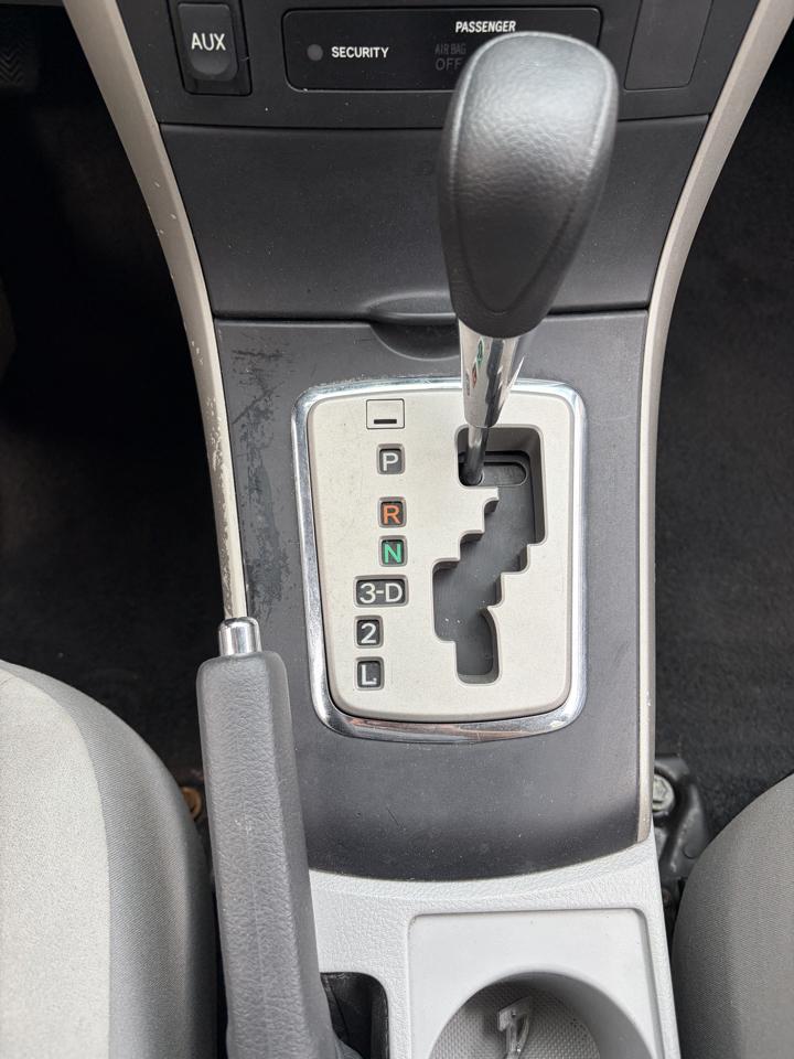 Toyota Corolla LE 4-Speed AT 2010
