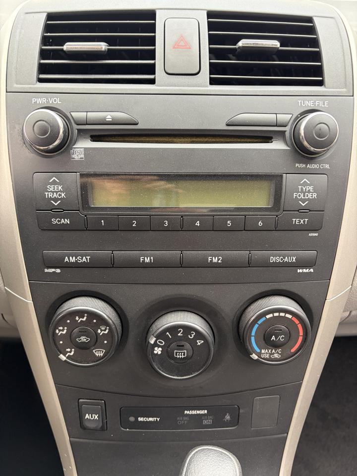 Toyota Corolla LE 4-Speed AT 2010