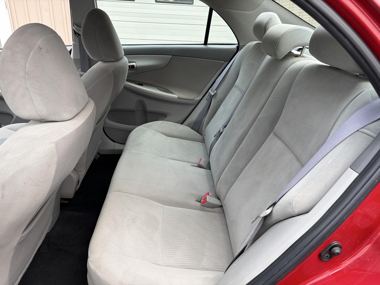Toyota Corolla LE 4-Speed AT 2010