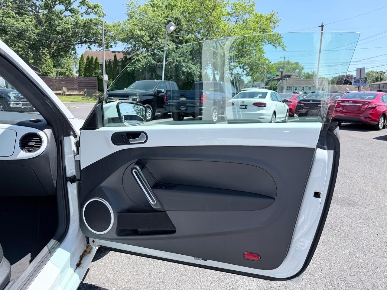 Volkswagen Beetle 1.8T PZEV Convertible 2016