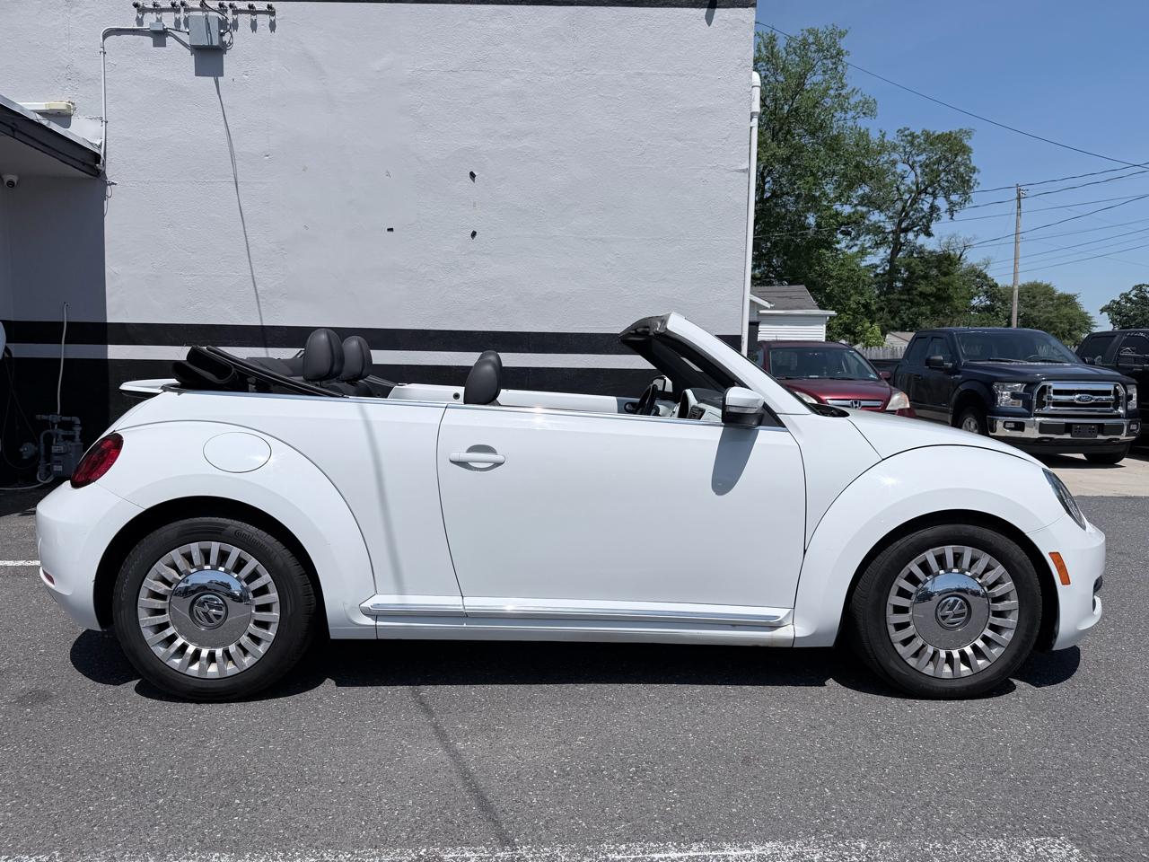 Volkswagen Beetle 1.8T PZEV Convertible 2016