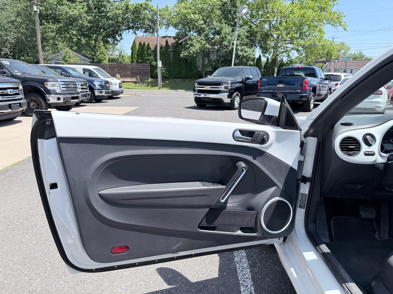Volkswagen Beetle 1.8T PZEV Convertible 2016