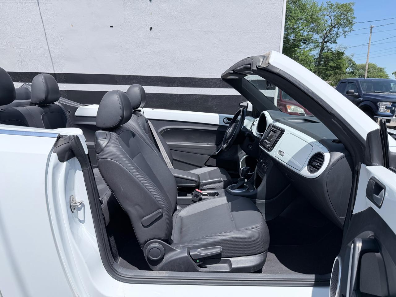 Volkswagen Beetle 1.8T PZEV Convertible 2016