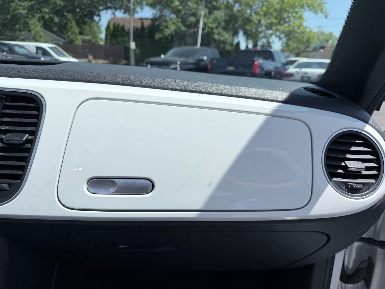 Volkswagen Beetle 1.8T PZEV Convertible 2016