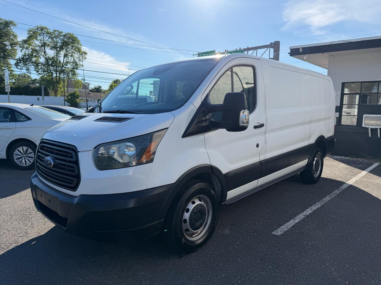 Ford Transit 150 Van Low Roof w/Sliding Pass. 130-in. WB 2015