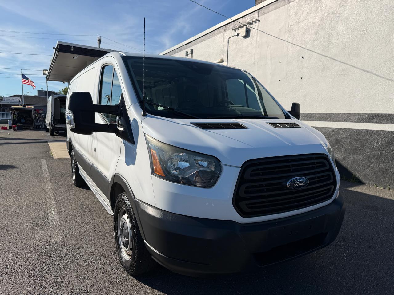 Ford Transit 150 Van Low Roof w/Sliding Pass. 130-in. WB 2015
