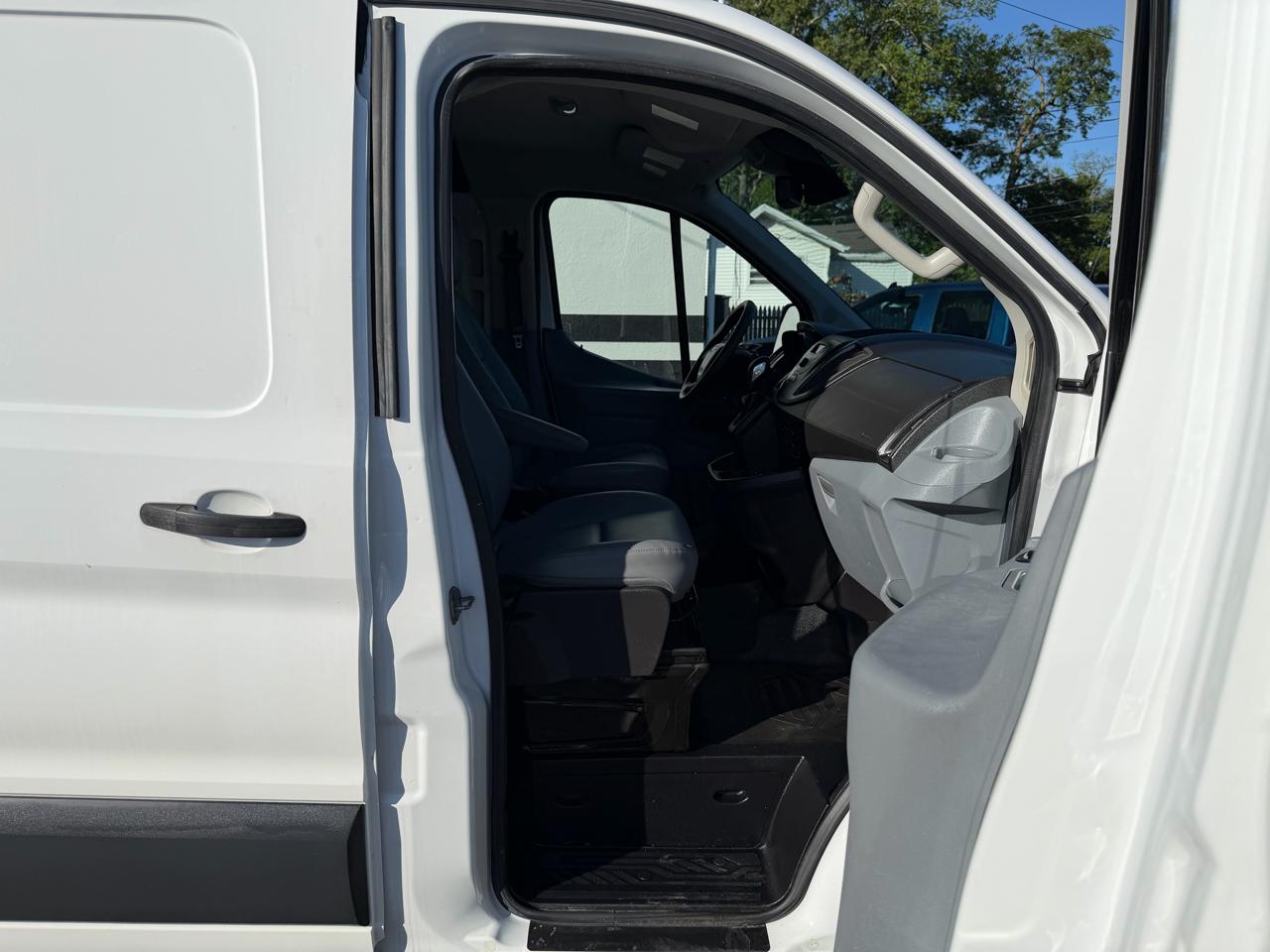 Ford Transit 150 Van Low Roof w/Sliding Pass. 130-in. WB 2015