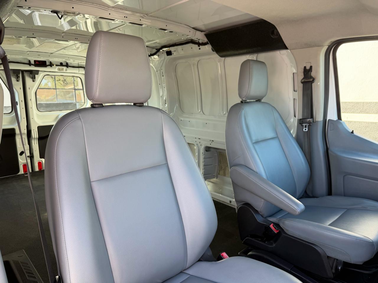 Ford Transit 150 Van Low Roof w/Sliding Pass. 130-in. WB 2015