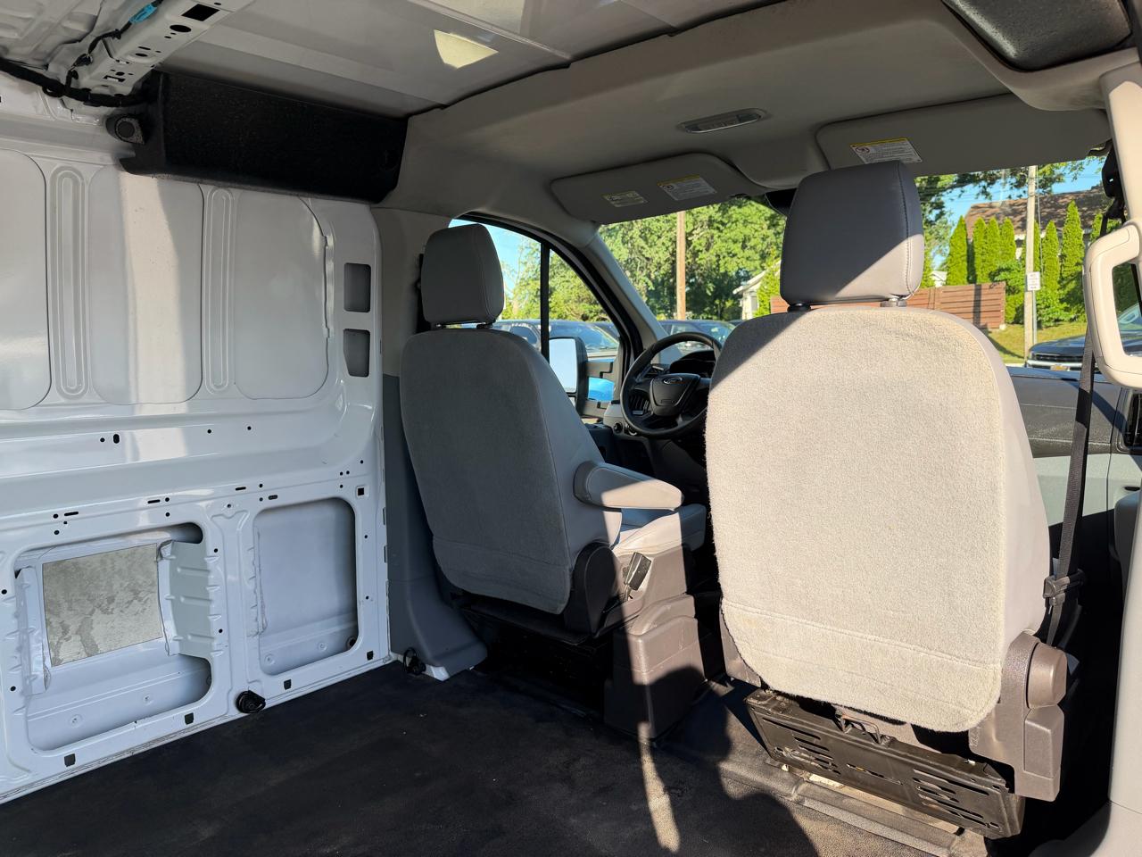 Ford Transit 150 Van Low Roof w/Sliding Pass. 130-in. WB 2015