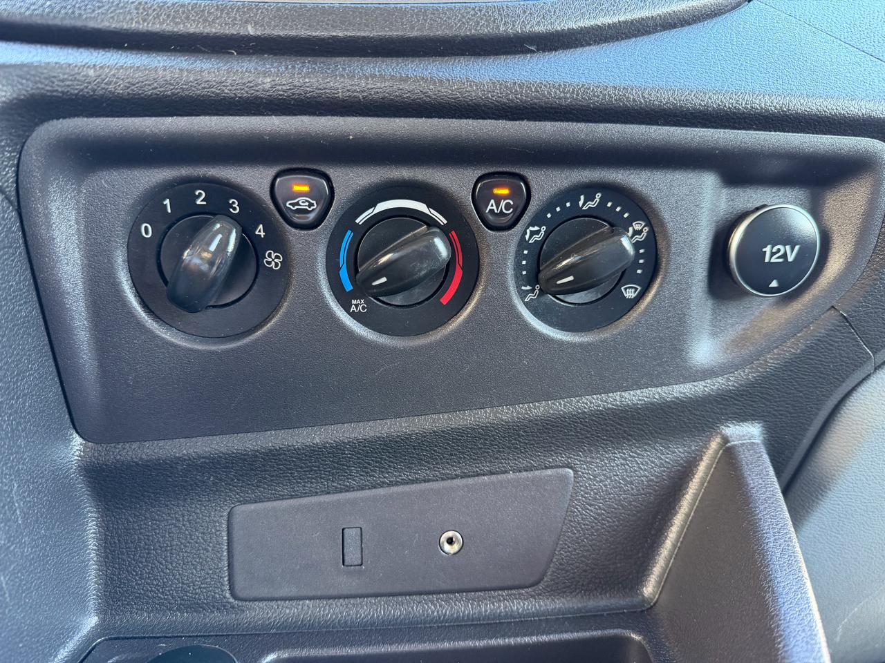 Ford Transit 150 Van Low Roof w/Sliding Pass. 130-in. WB 2015