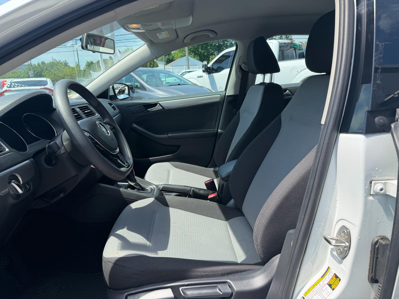 Volkswagen Jetta 1.4T S 6A 2018
