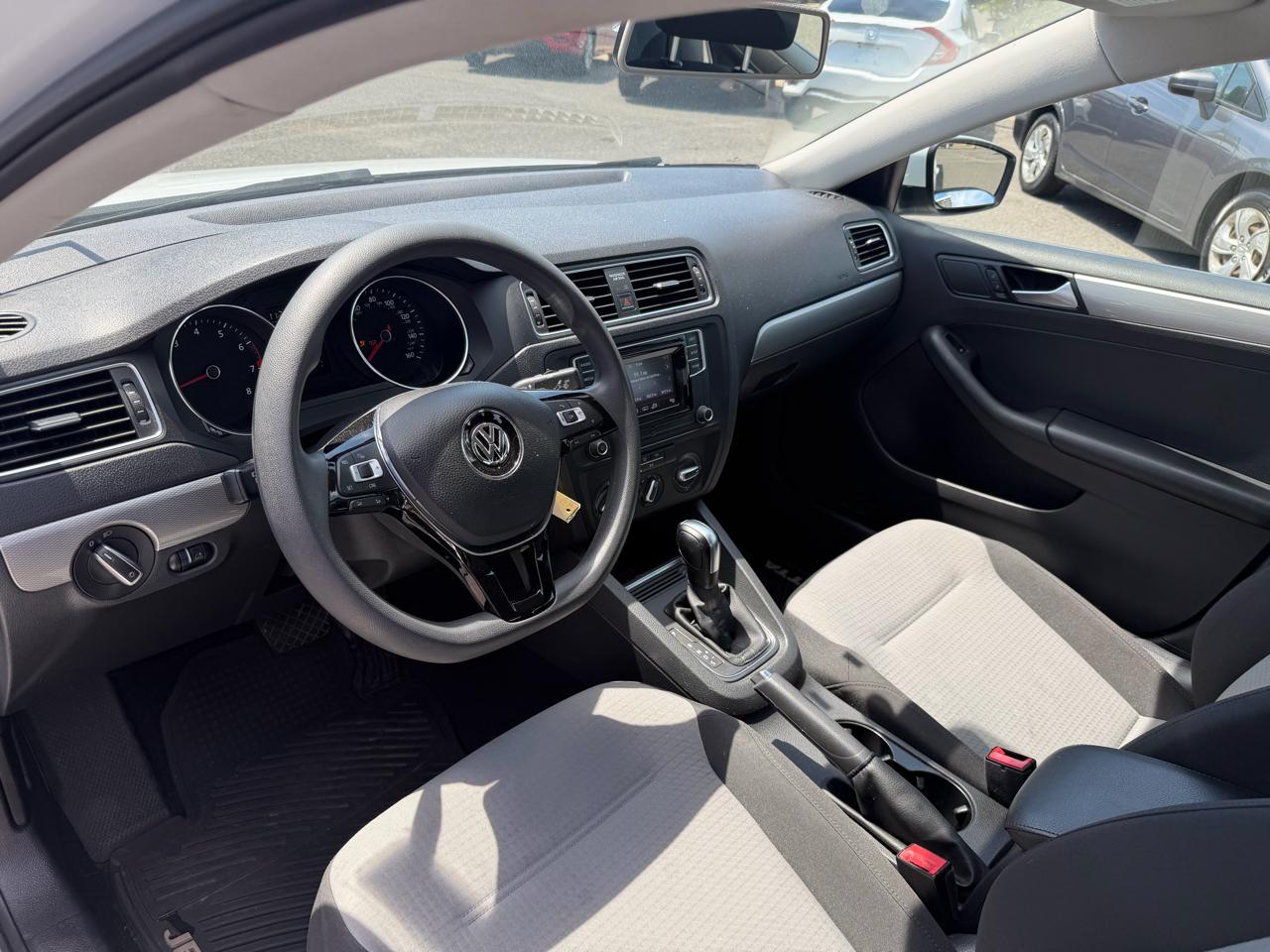 Volkswagen Jetta 1.4T S 6A 2018