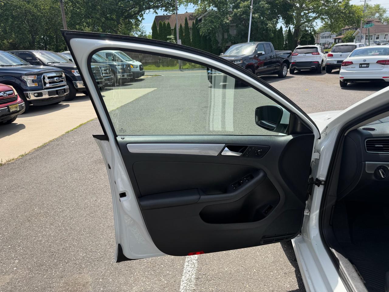Volkswagen Jetta 1.4T S 6A 2018