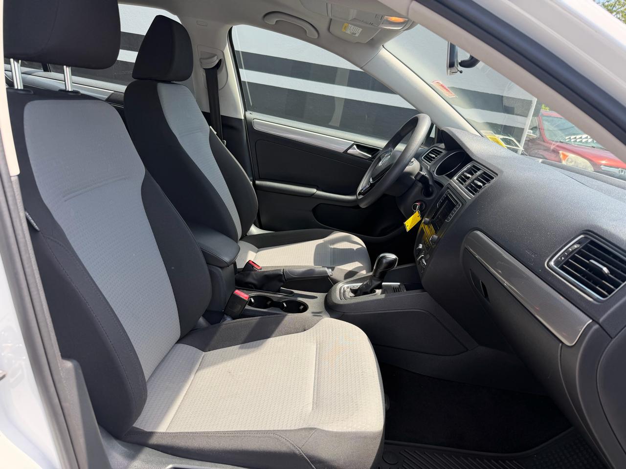 Volkswagen Jetta 1.4T S 6A 2018