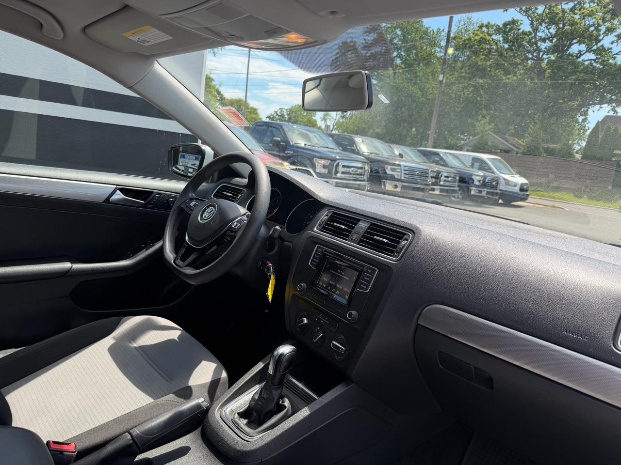 Volkswagen Jetta 1.4T S 6A 2018