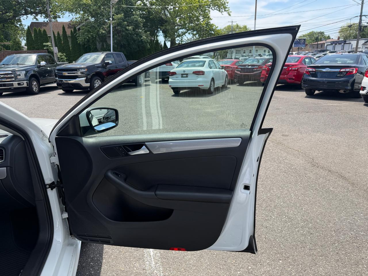 Volkswagen Jetta 1.4T S 6A 2018