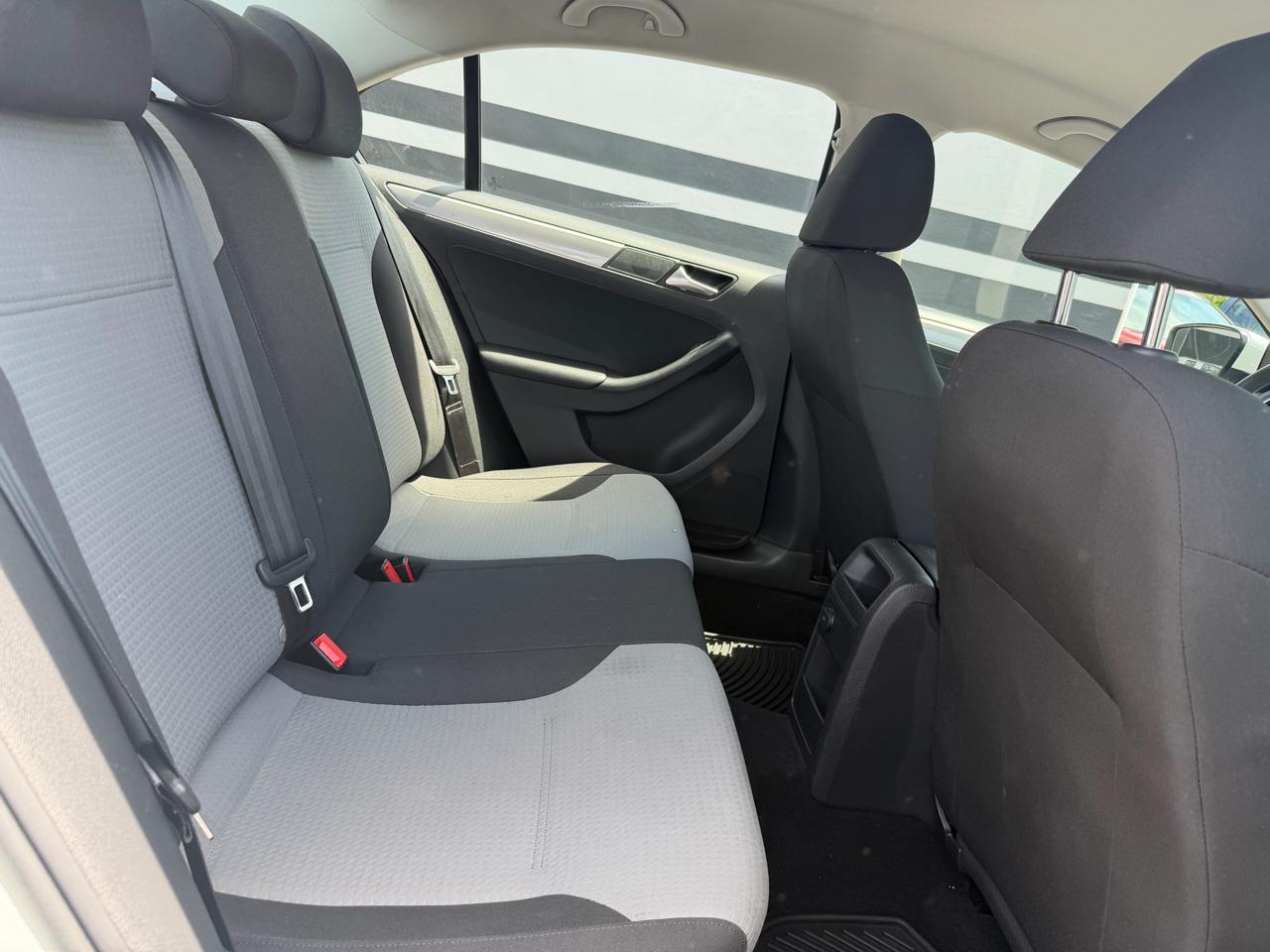 Volkswagen Jetta 1.4T S 6A 2018