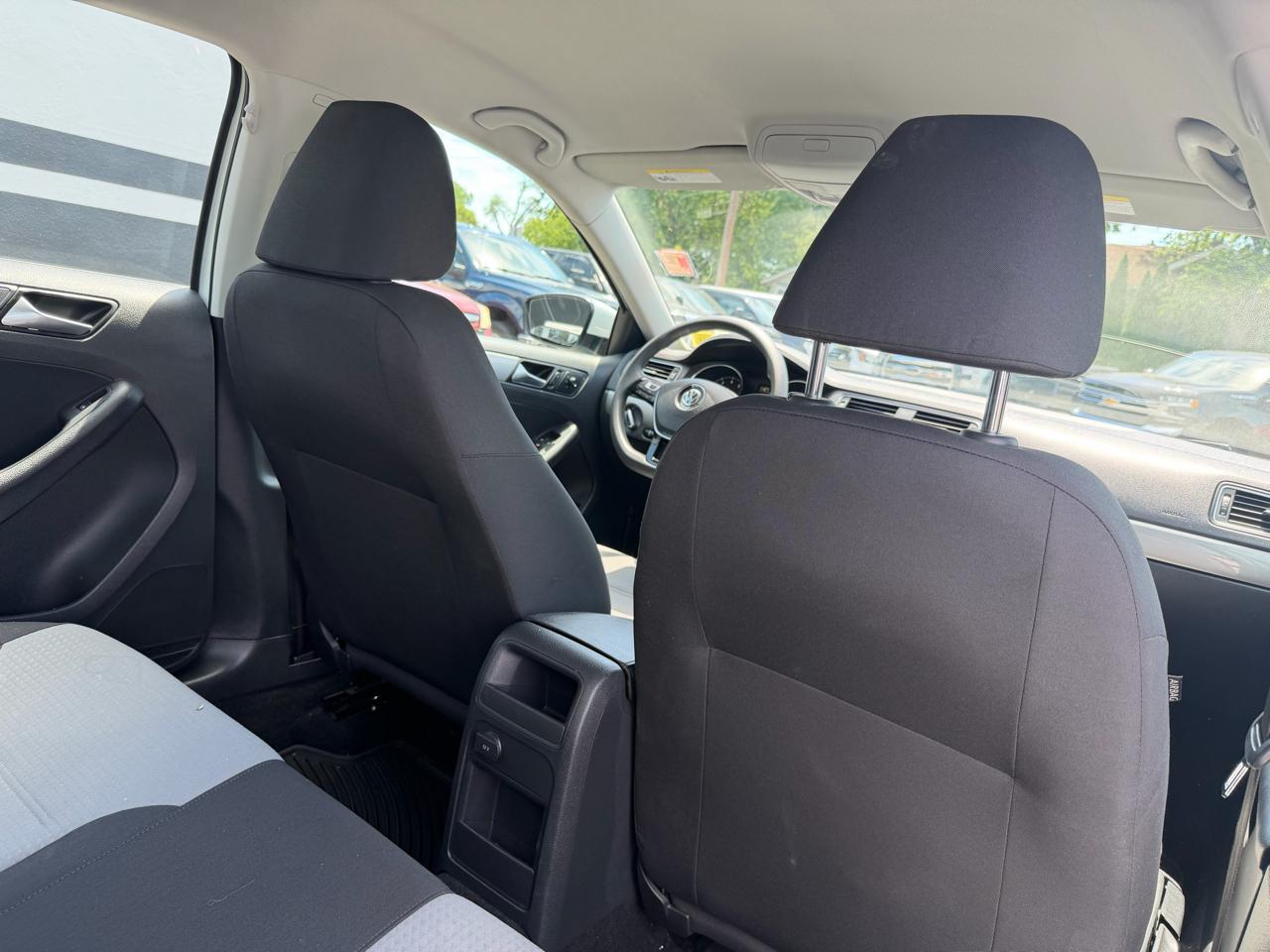 Volkswagen Jetta 1.4T S 6A 2018