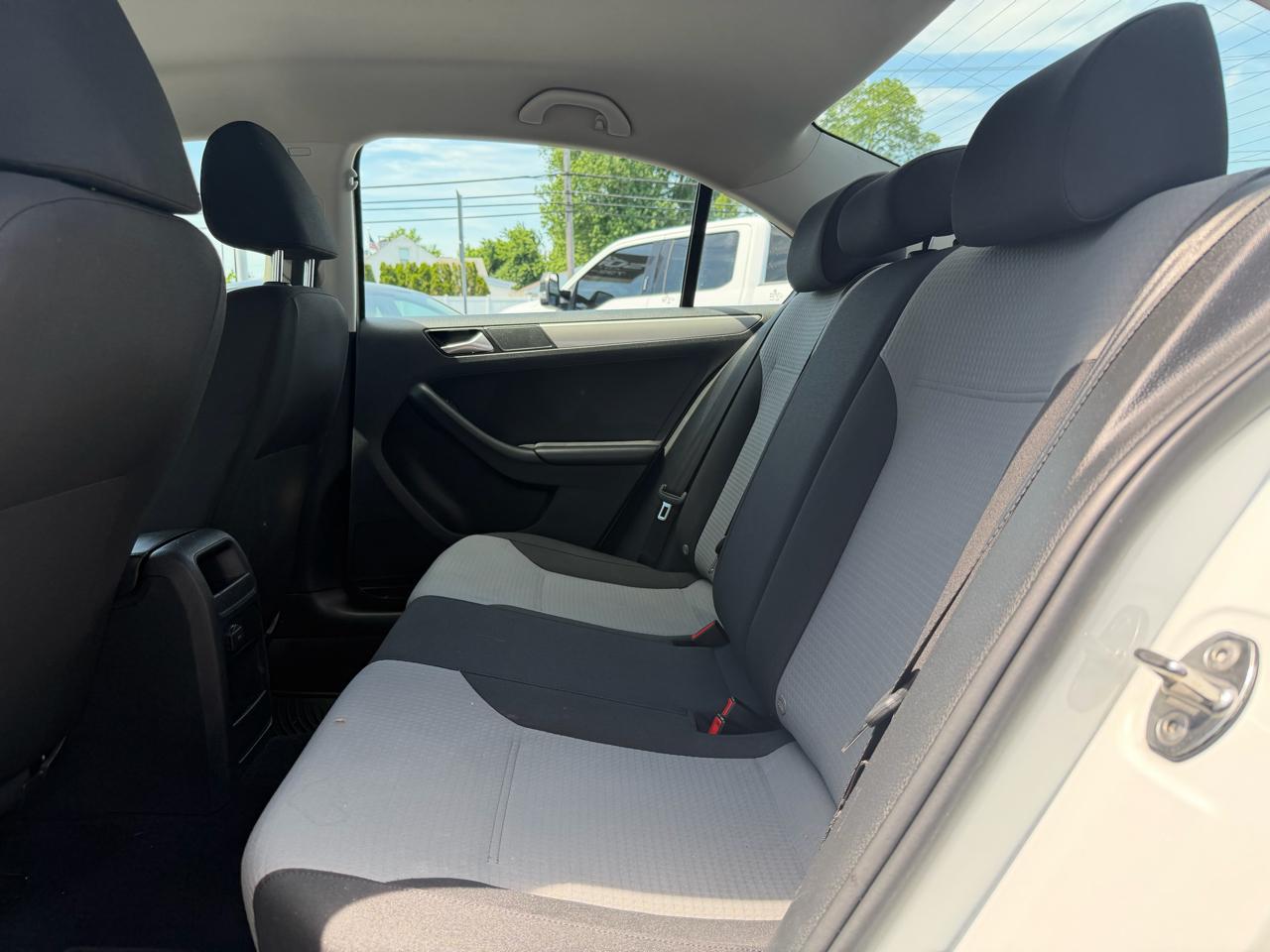 Volkswagen Jetta 1.4T S 6A 2018