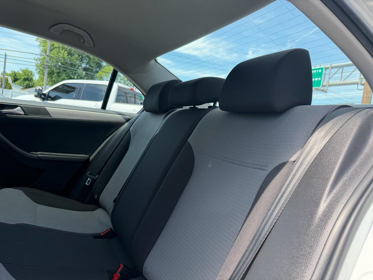 Volkswagen Jetta 1.4T S 6A 2018