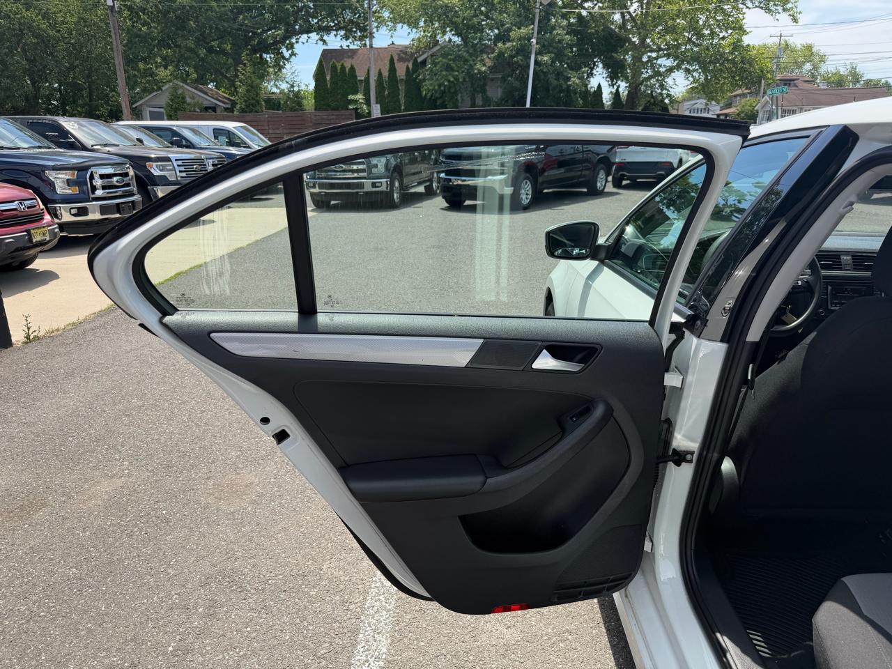 Volkswagen Jetta 1.4T S 6A 2018