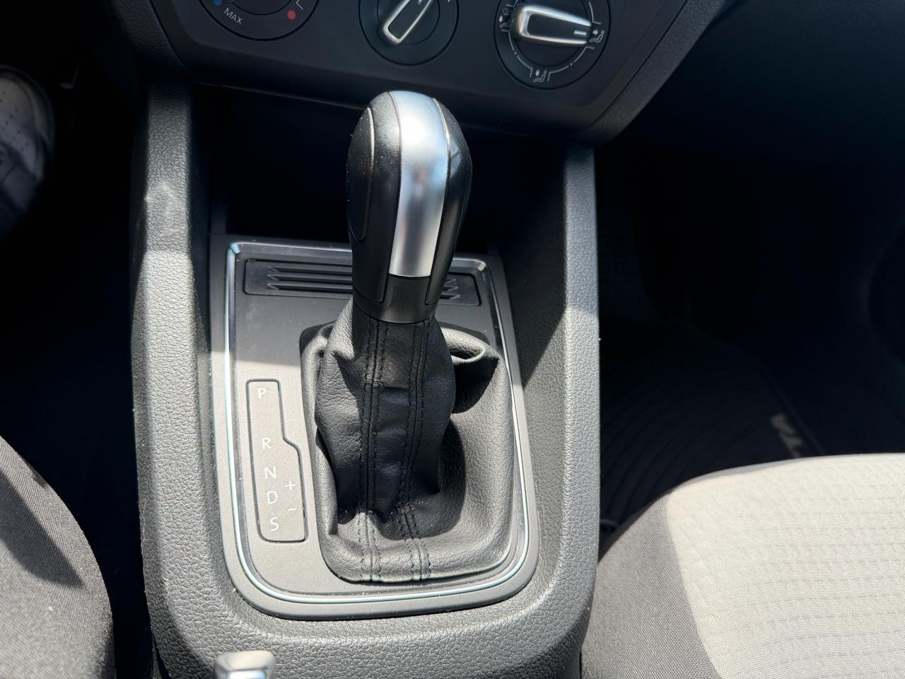 Volkswagen Jetta 1.4T S 6A 2018