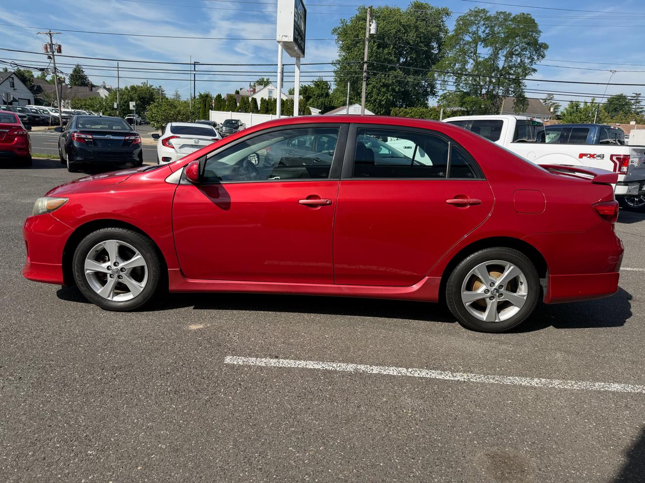 Toyota Corolla S 5-Speed MT 2013