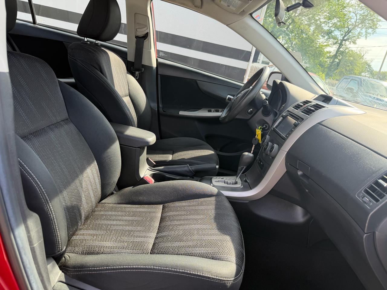 Toyota Corolla S 5-Speed MT 2013