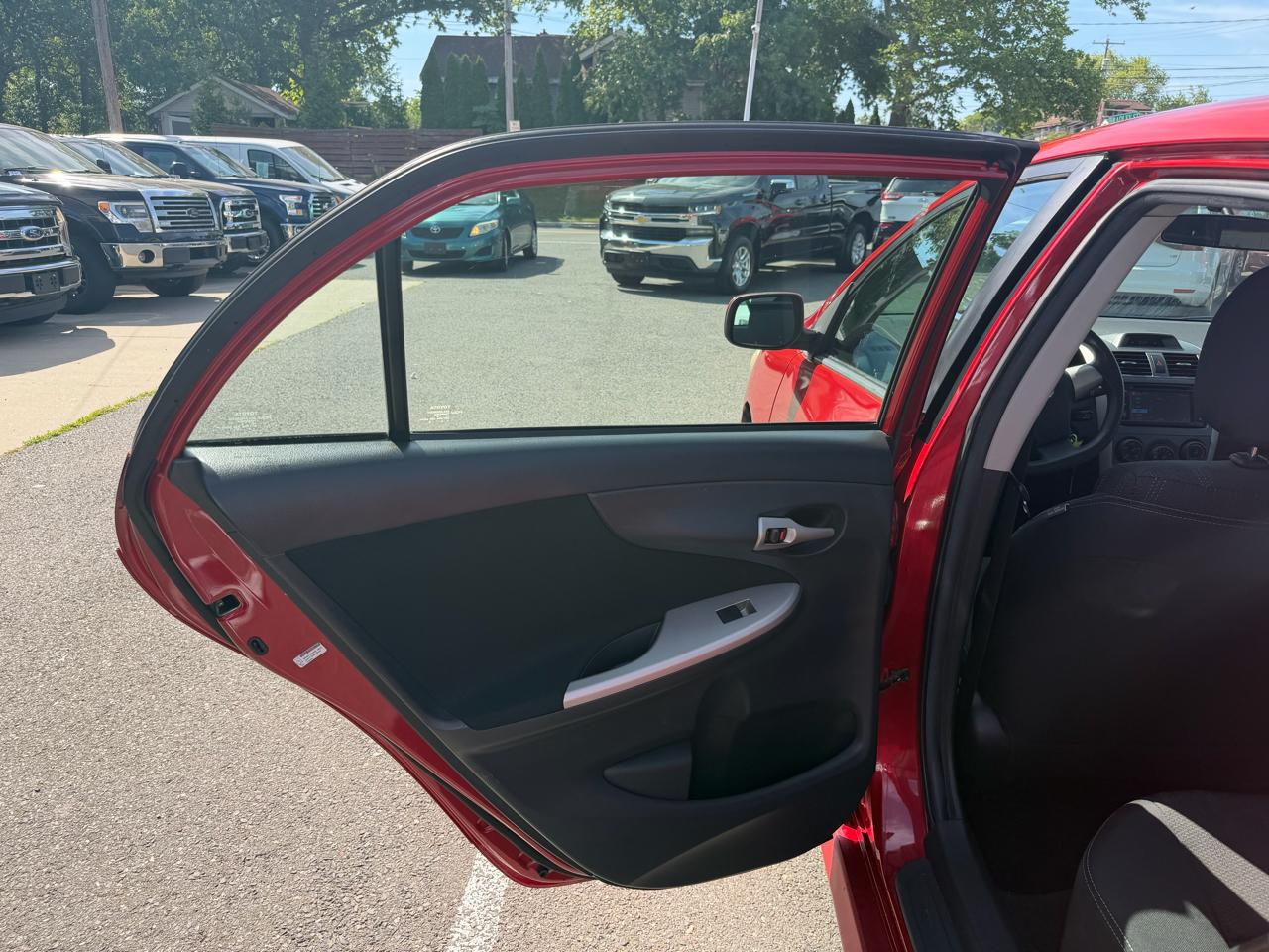 Toyota Corolla S 5-Speed MT 2013