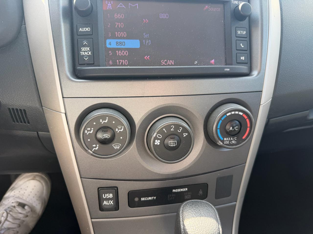 Toyota Corolla S 5-Speed MT 2013