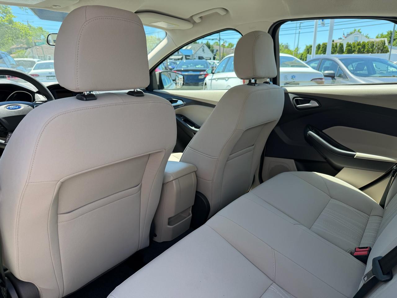 Ford Focus SE Sedan 2015