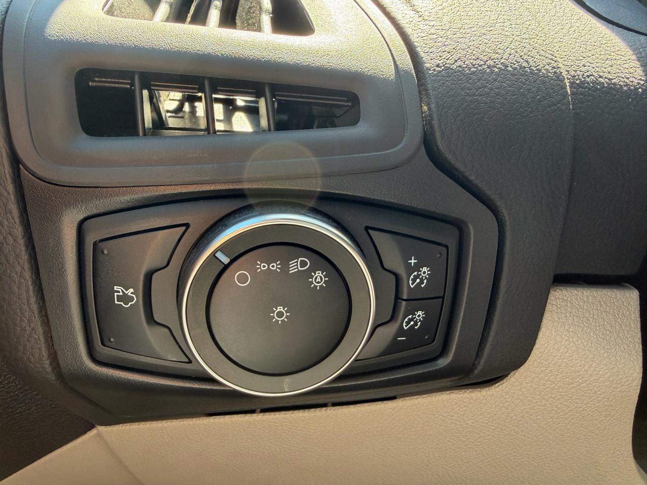Ford Focus SE Sedan 2015