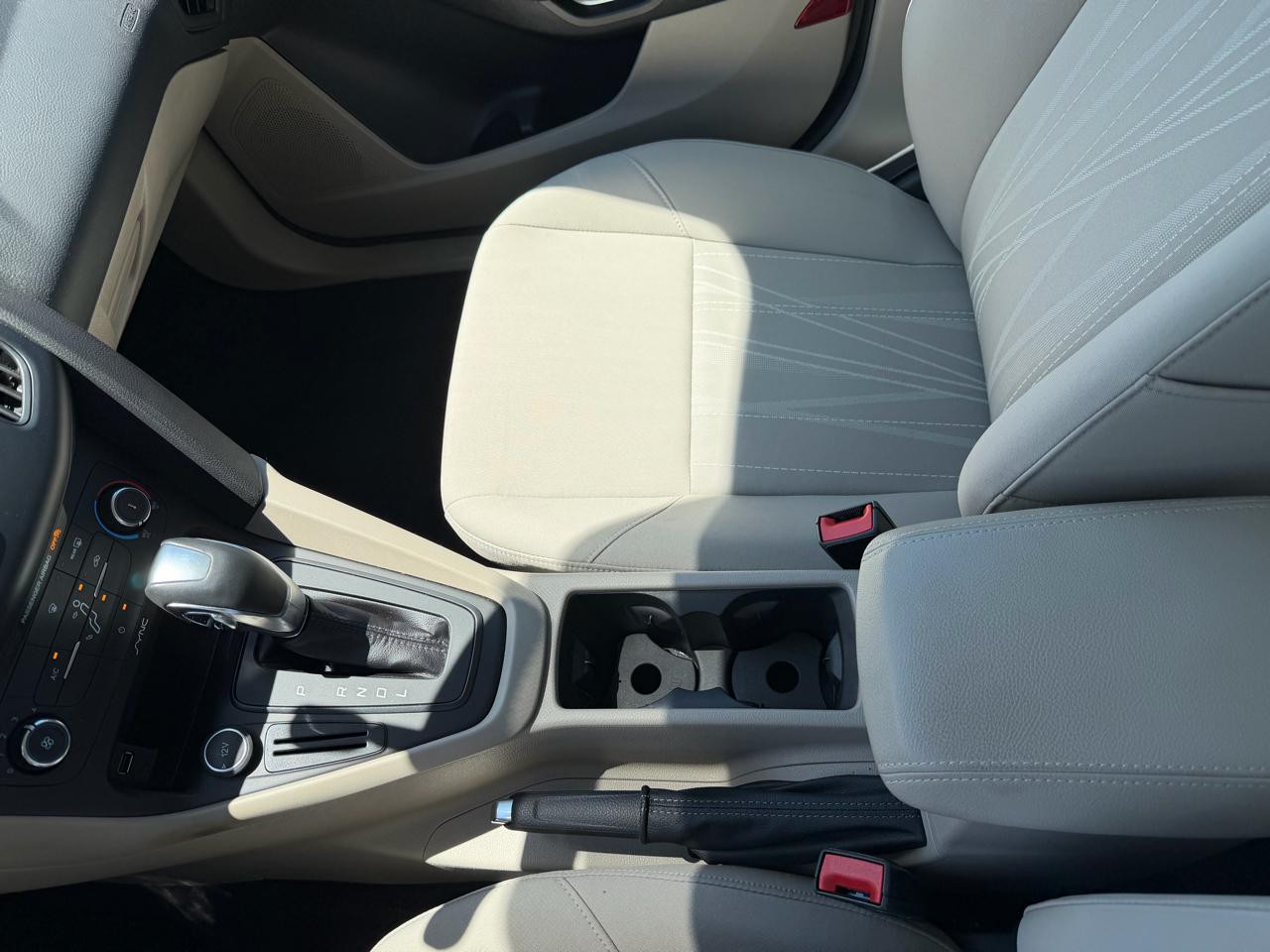 Ford Focus SE Sedan 2015
