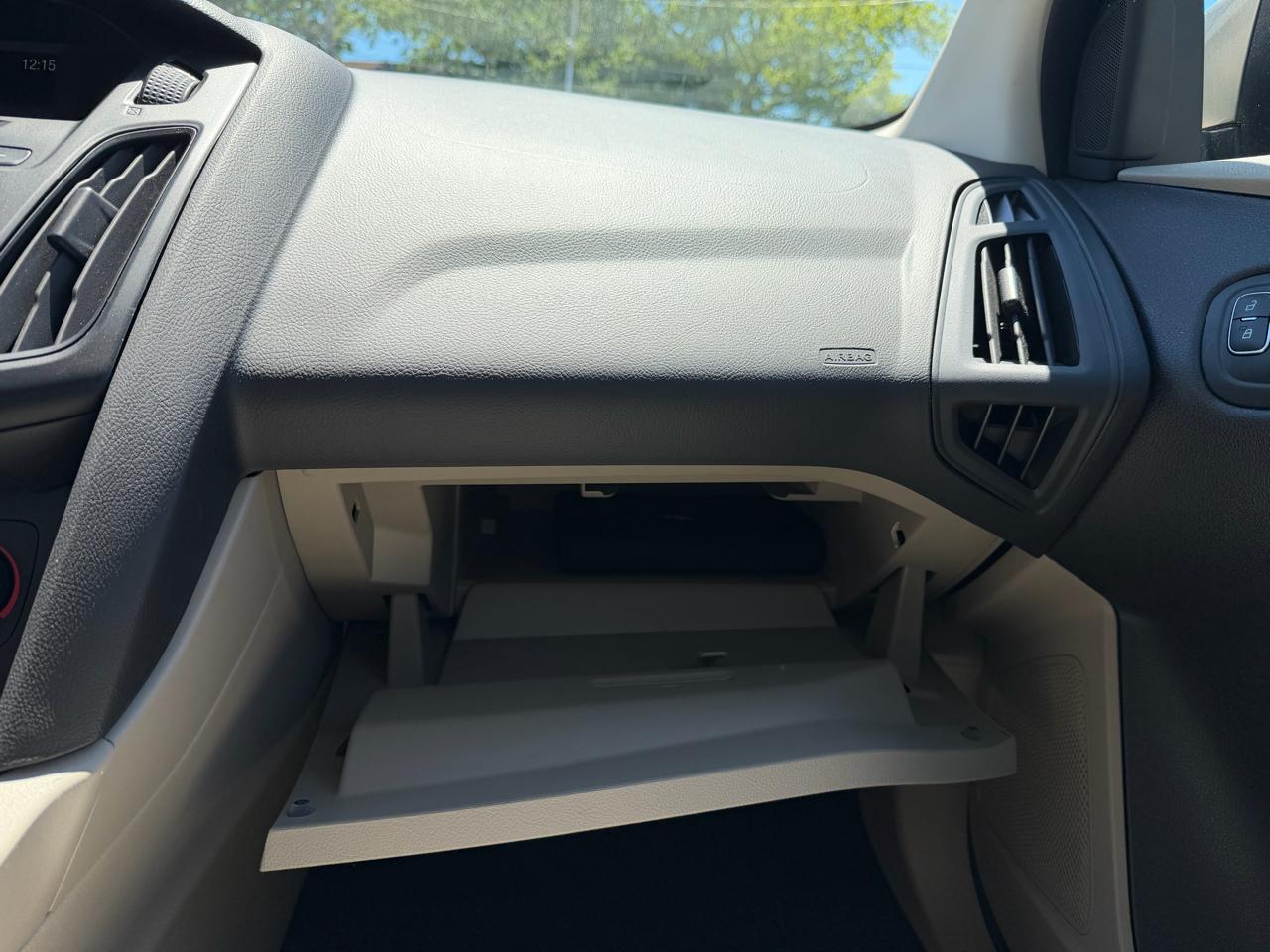 Ford Focus SE Sedan 2015