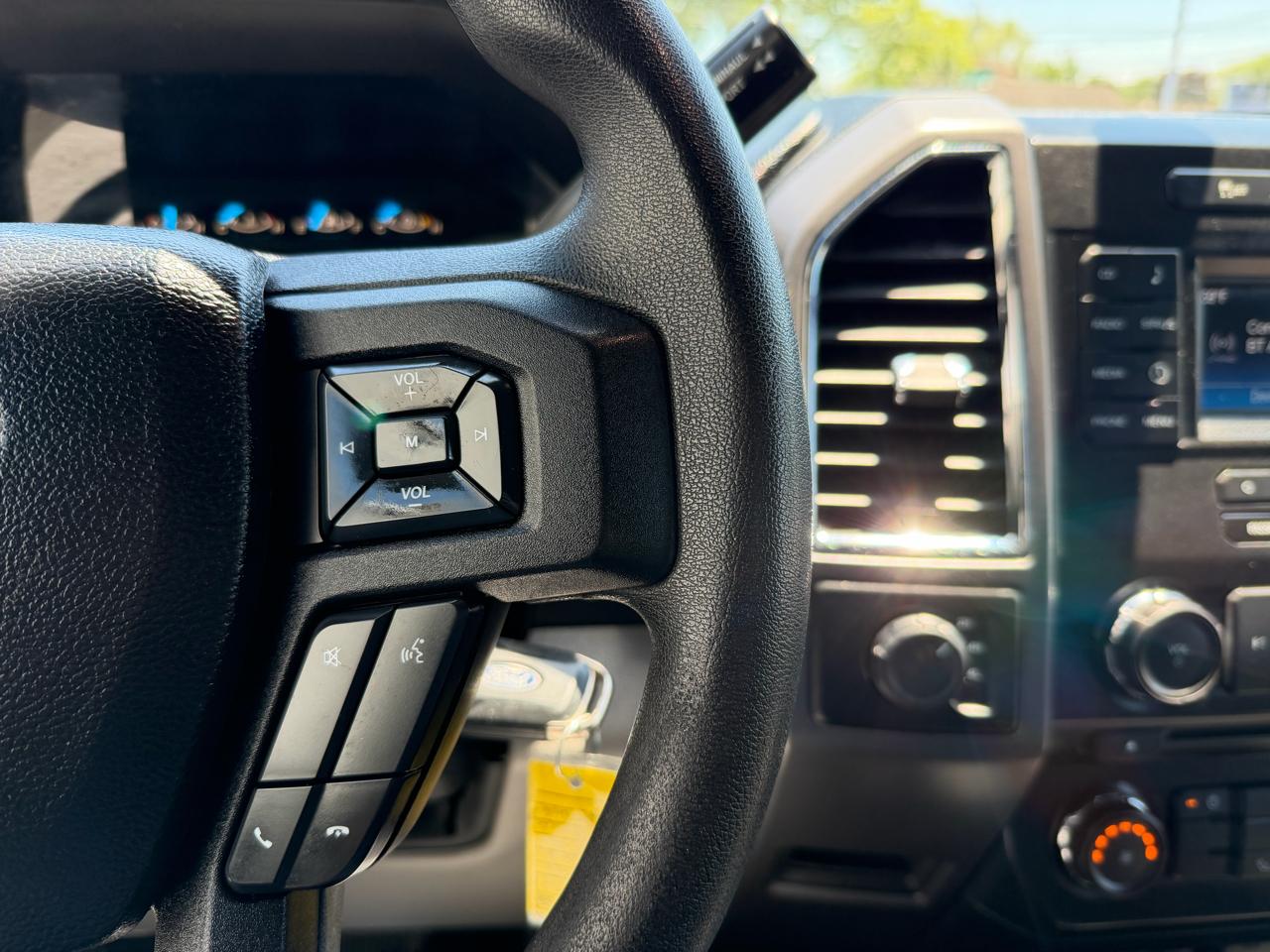 Ford F-150 XL SuperCrew 5.5-ft. Bed 4WD 2015