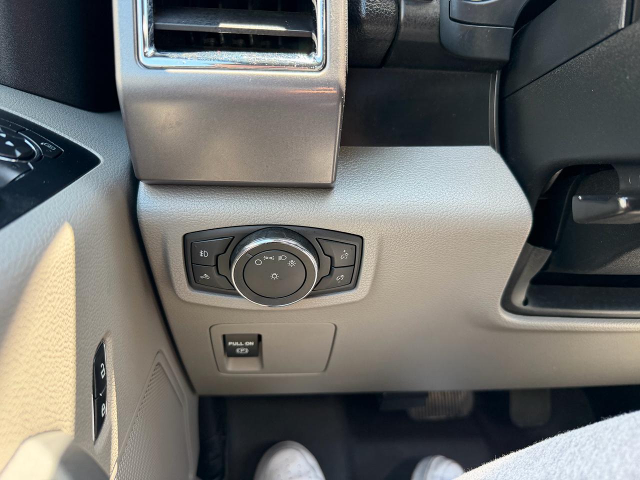 Ford F-150 XL SuperCrew 5.5-ft. Bed 4WD 2015