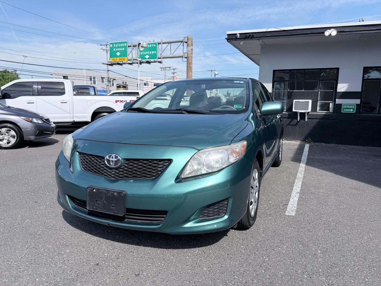 Toyota Corolla Base 5-Speed MT 2010