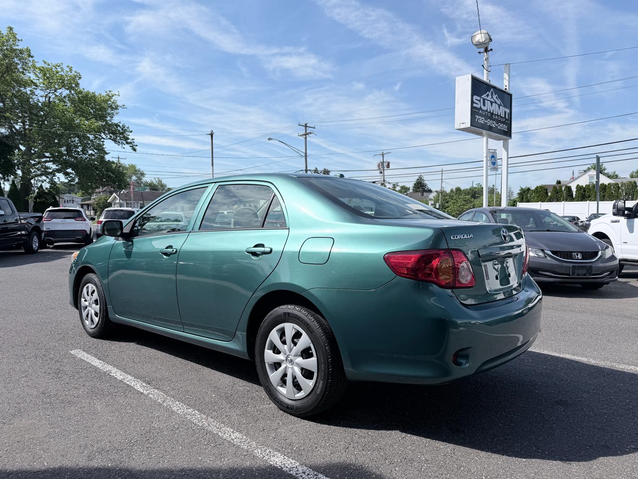 Toyota Corolla Base 5-Speed MT 2010