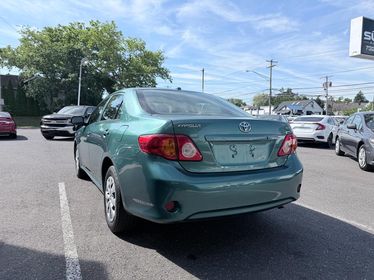 Toyota Corolla Base 5-Speed MT 2010